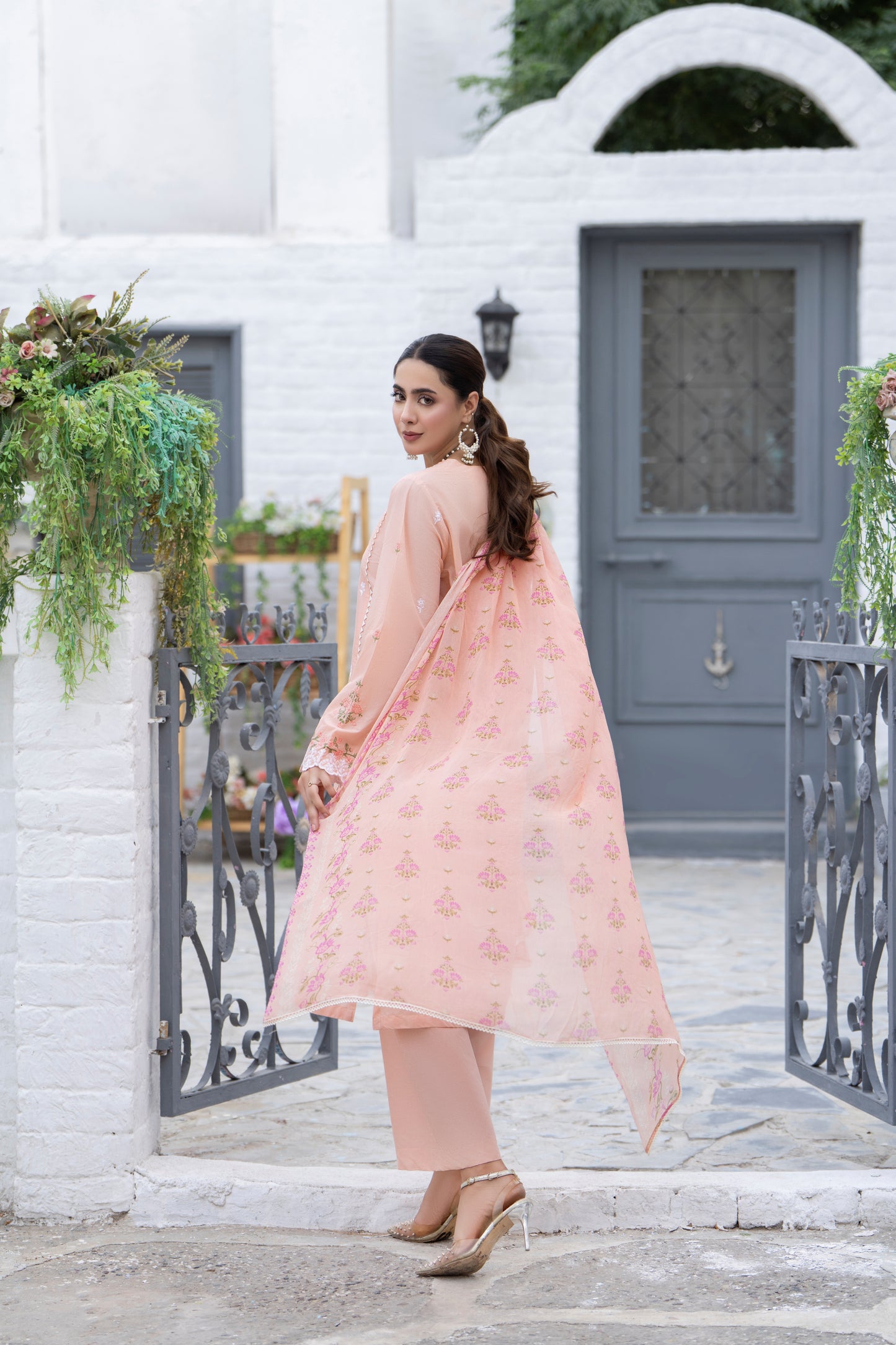 Peach 3-Piece Embroidered Lawn Suit| ZM-23