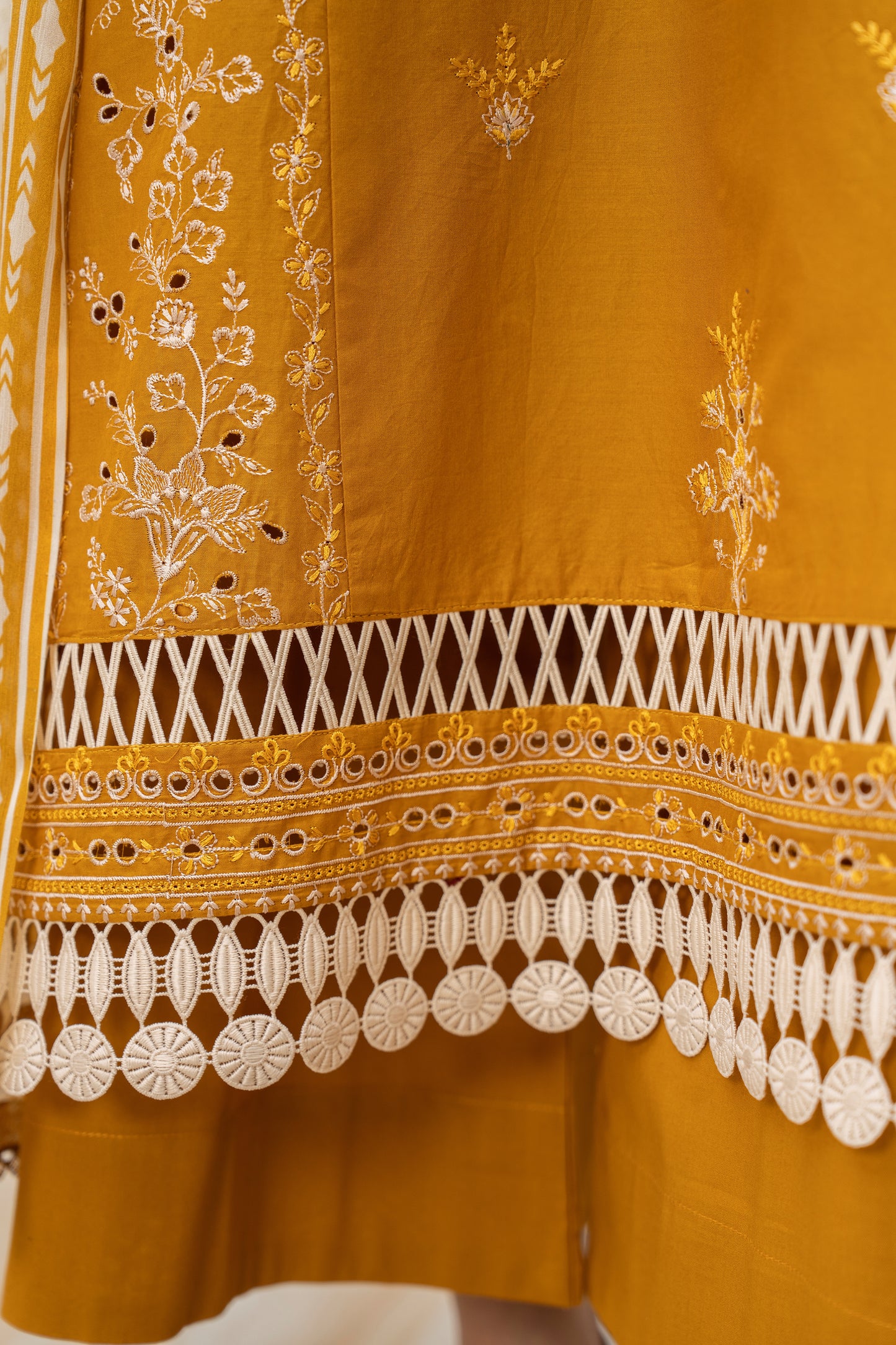 3 PIECE EMBROIDERED SUIT | ZM-04