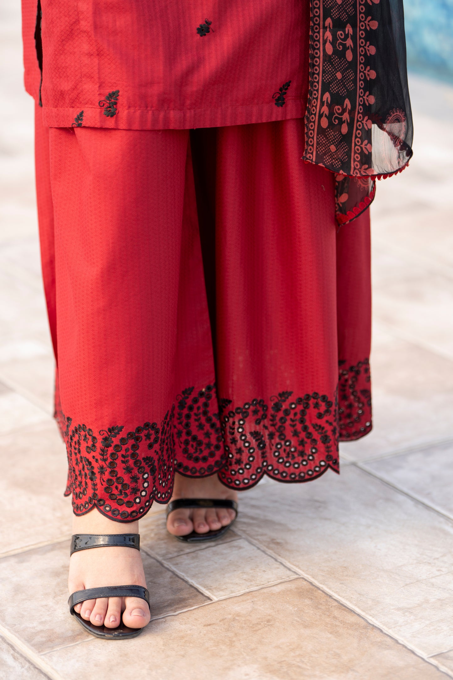 Maroon 3-Piece Embroidered Lawn Suit| ZM-29
